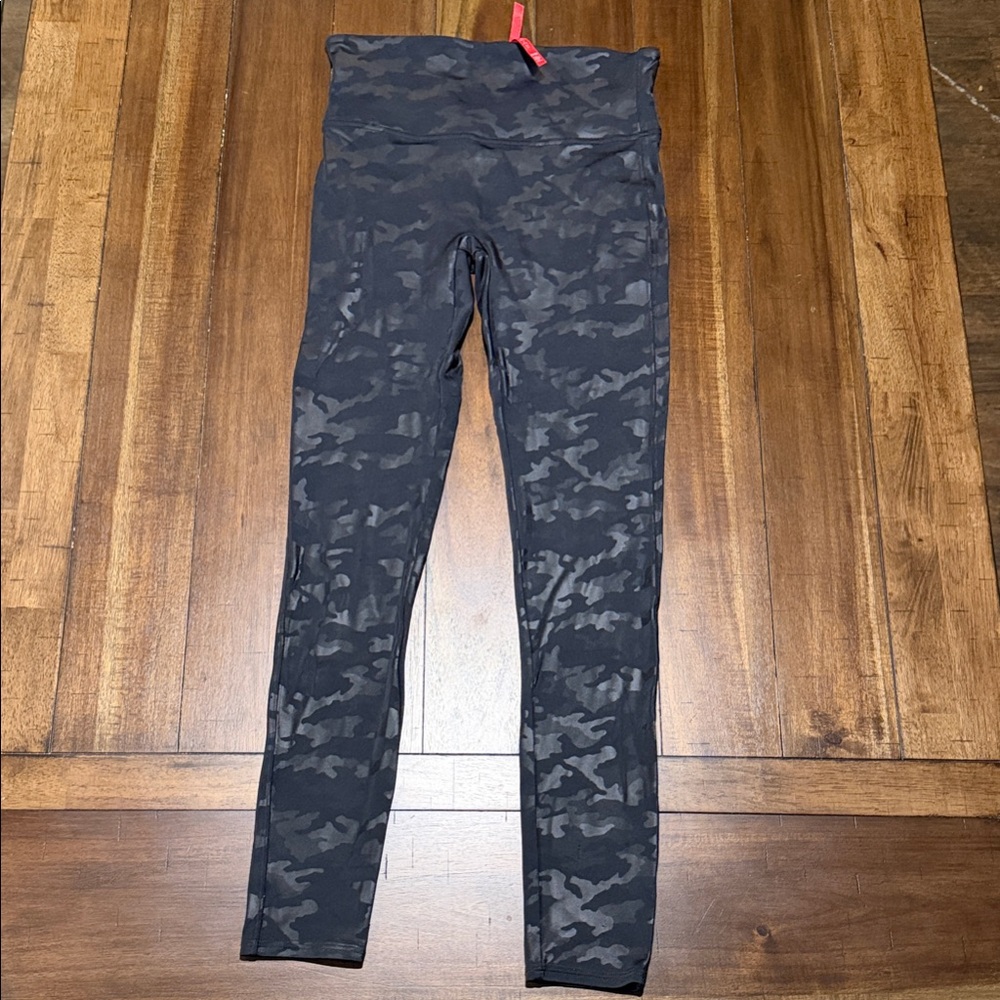 SPANX Black Camouflage Leggings Medium full length